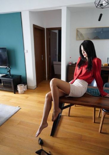 两男吮着她的花蒂尿的拍摄地点_HD手机在线观看